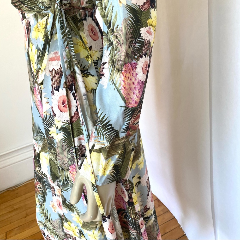 Floral wrap dress - Picture 14 of 16